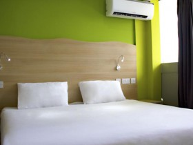 Day room in London - Croydon