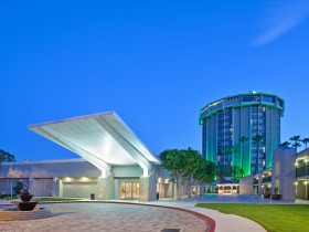 Holiday Inn Long Beach Airport Hotel